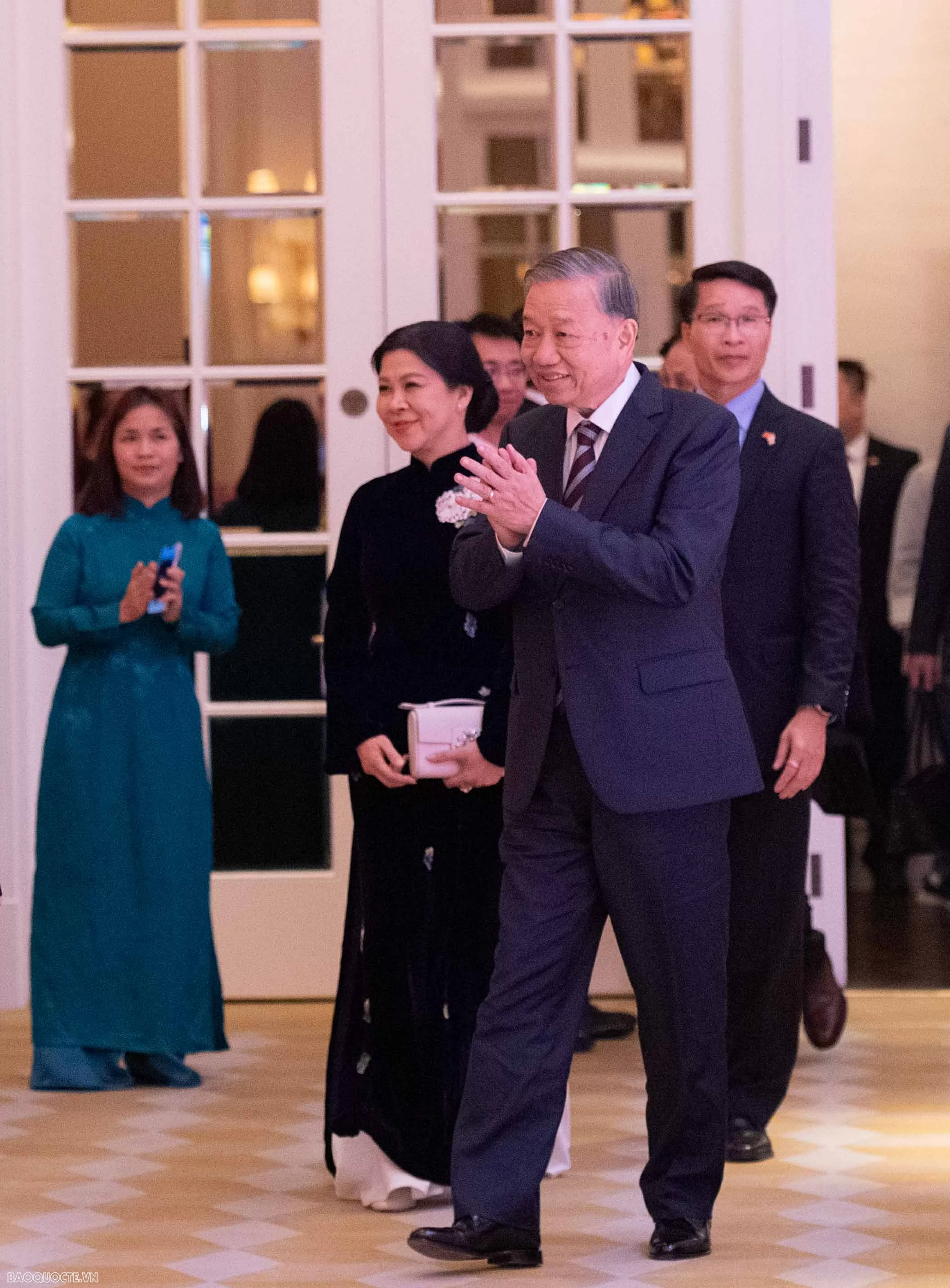 General Secretary To Lam meets Embassy staff and Vietnamese community in the United Kingdom