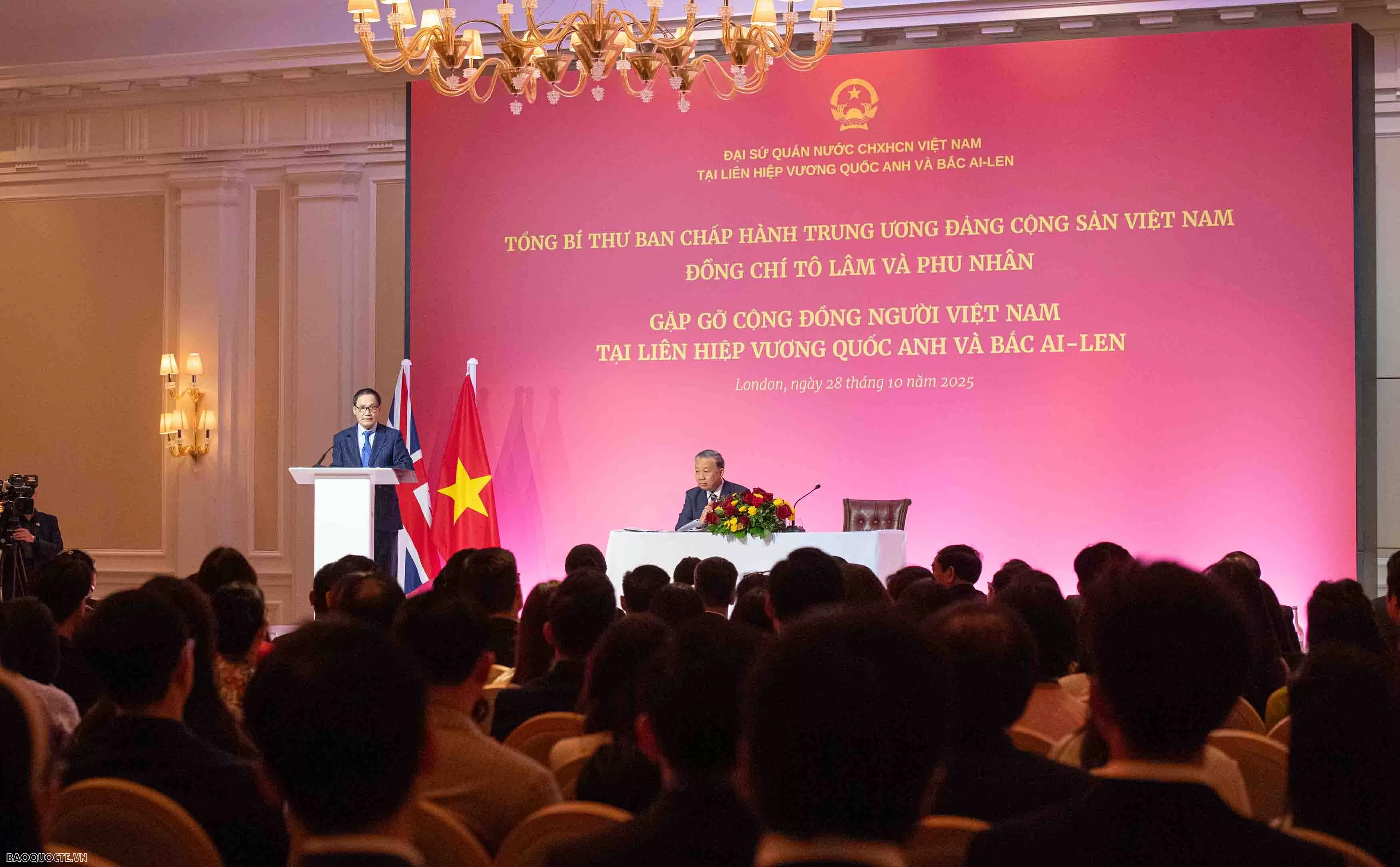 General Secretary To Lam meets Embassy staff and Vietnamese community in the United Kingdom