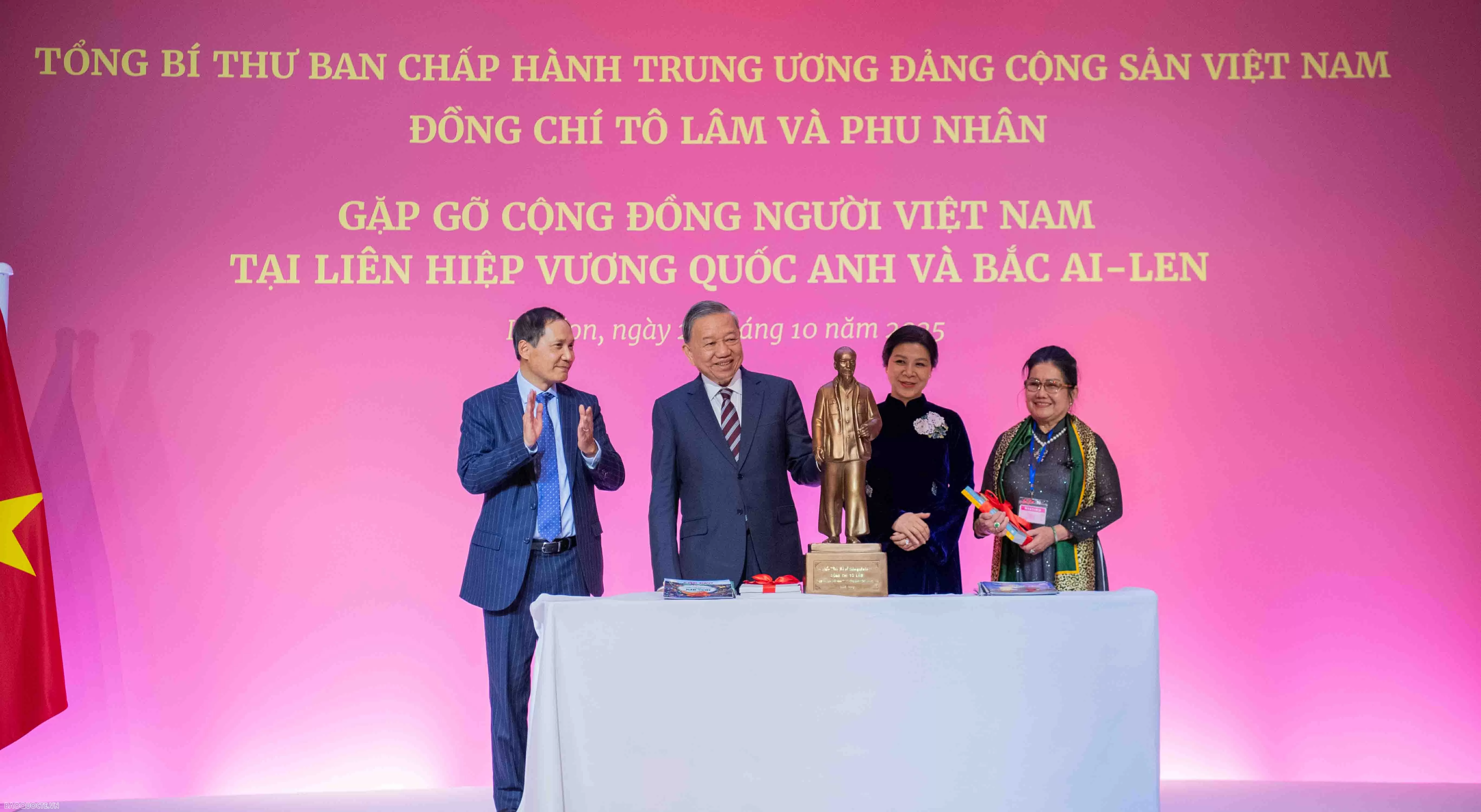 General Secretary To Lam meets Embassy staff and Vietnamese community in the United Kingdom