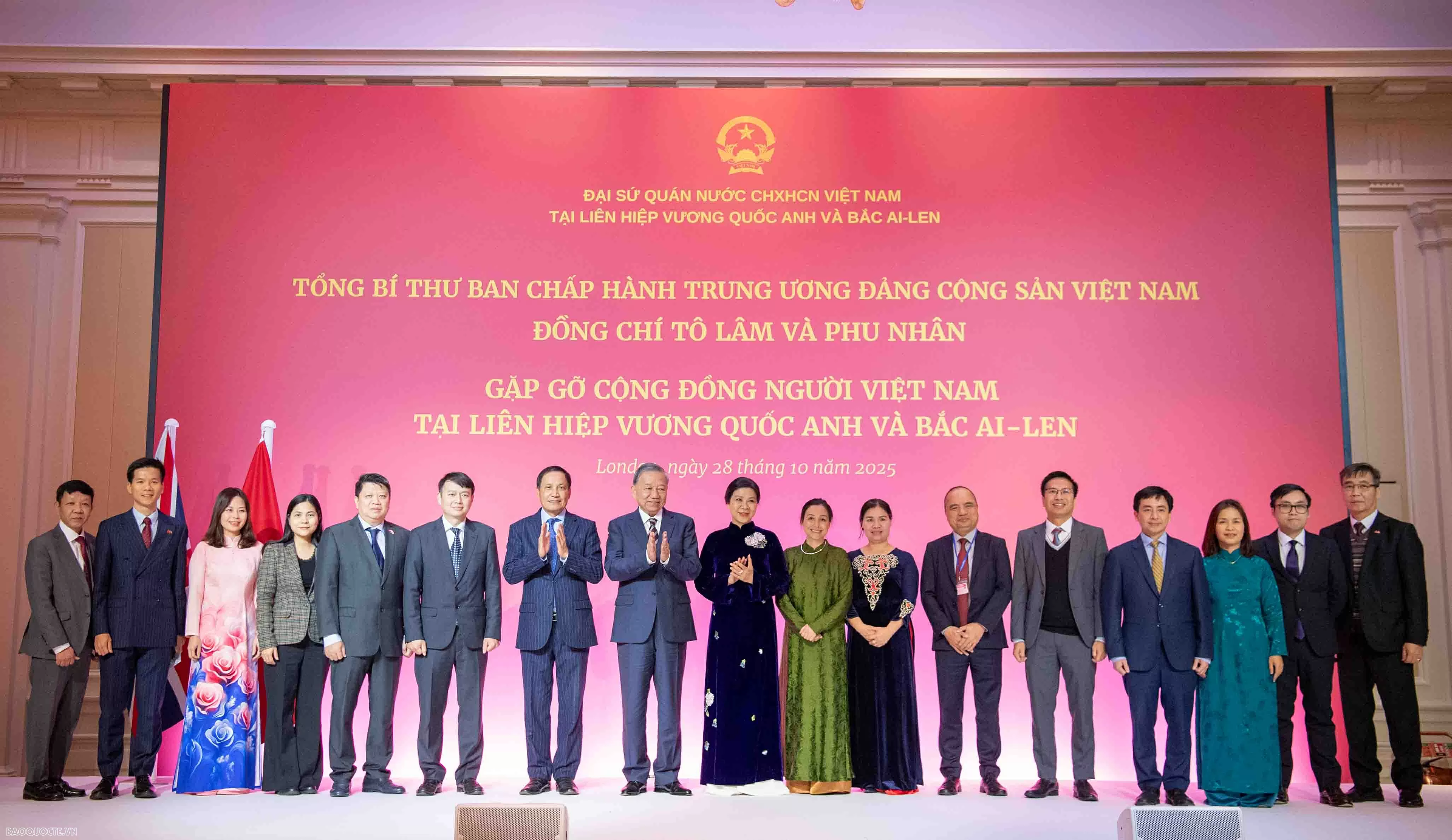 General Secretary To Lam meets Embassy staff and Vietnamese community in the United Kingdom