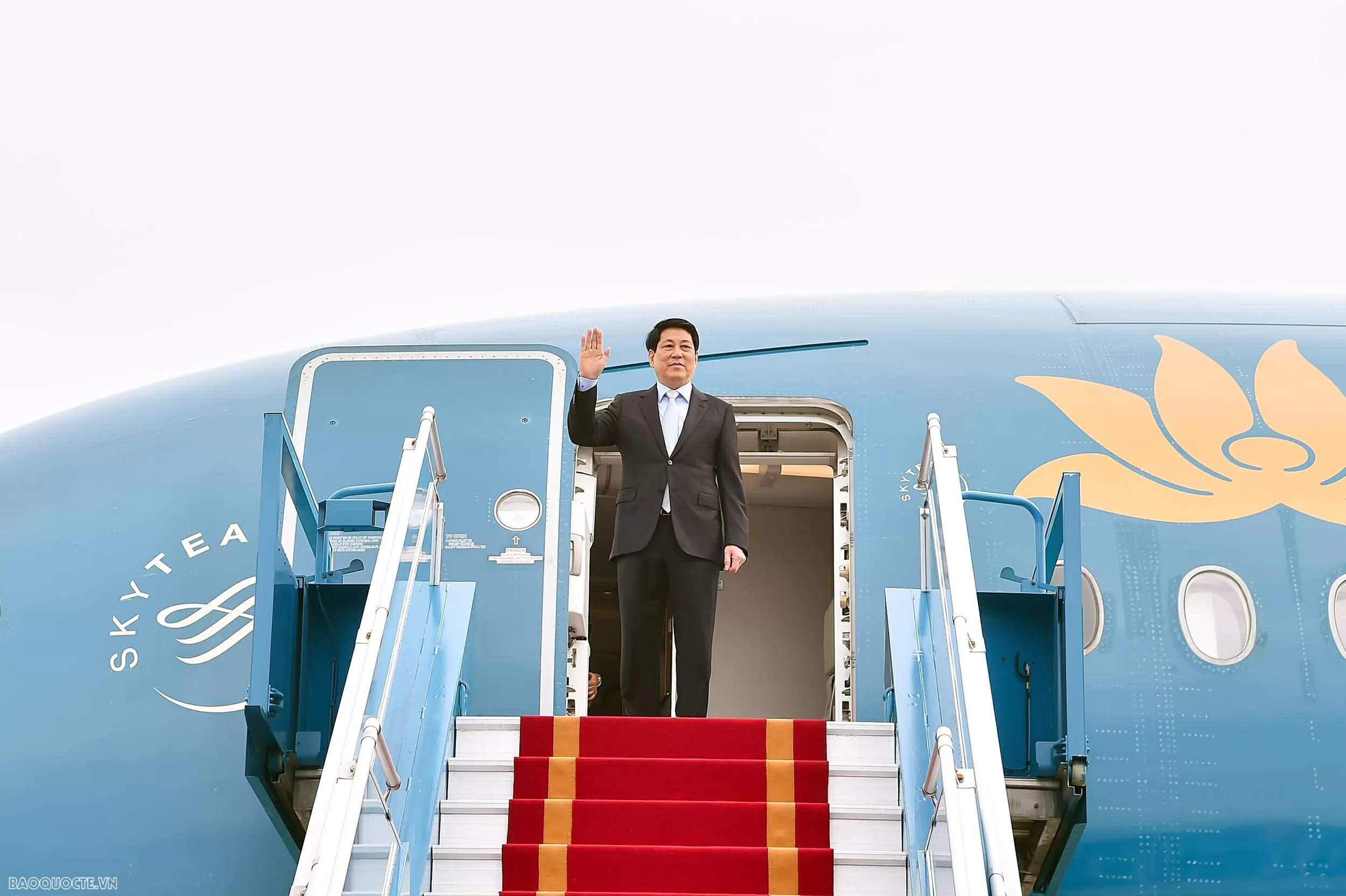 President Luong Cuong leaves Hanoi to attend 32nd APEC Economic Leaders' Week and conduct bilateral activities in RoK President Luong Cuong leaves Hanoi to attend 32nd APEC Economic Leaders' Week and conduct bilateral activities in RoK