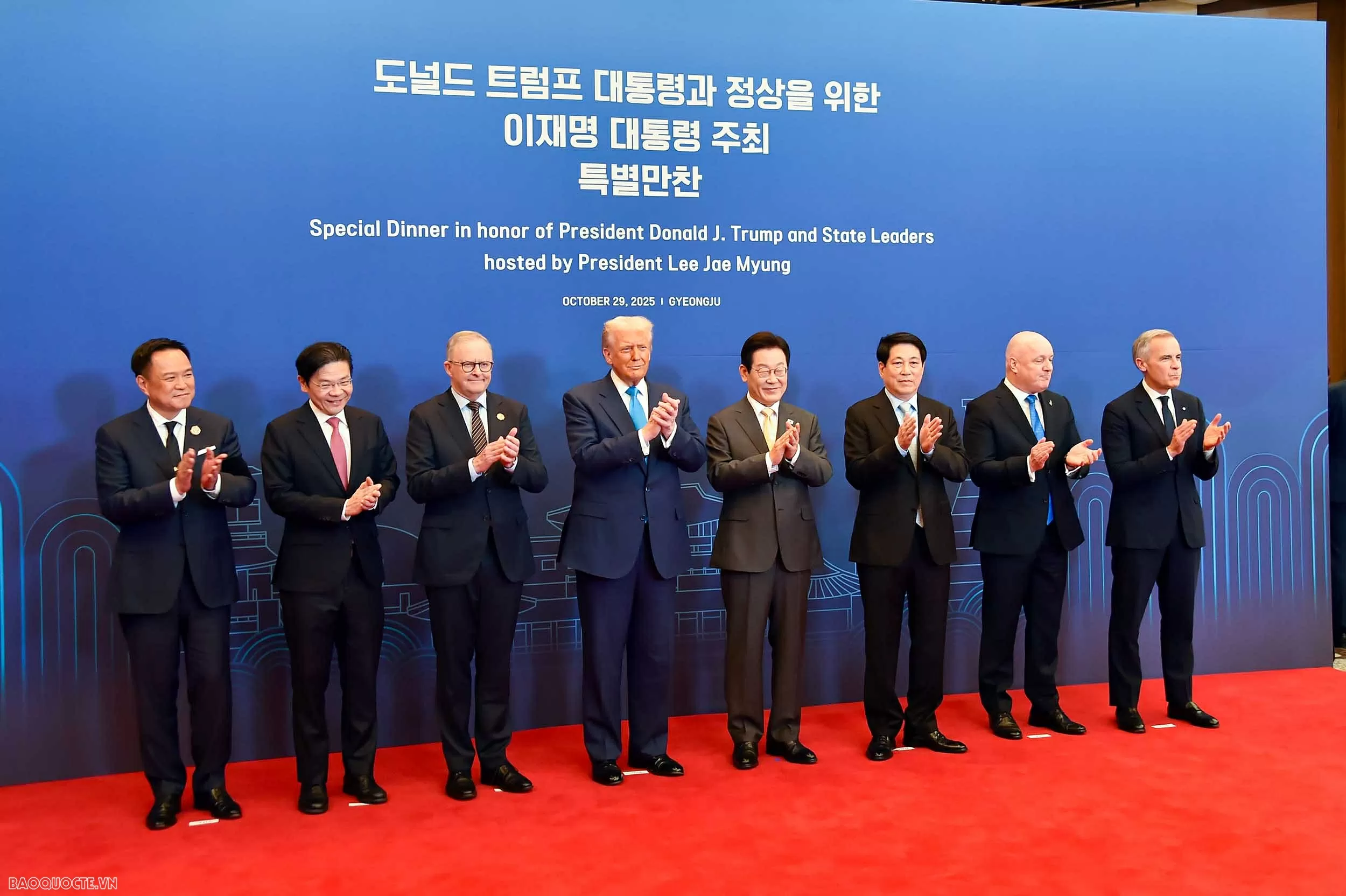 President Luong Cuong meets with U.S. President Donald Trump and other APEC Leaders in the RoK