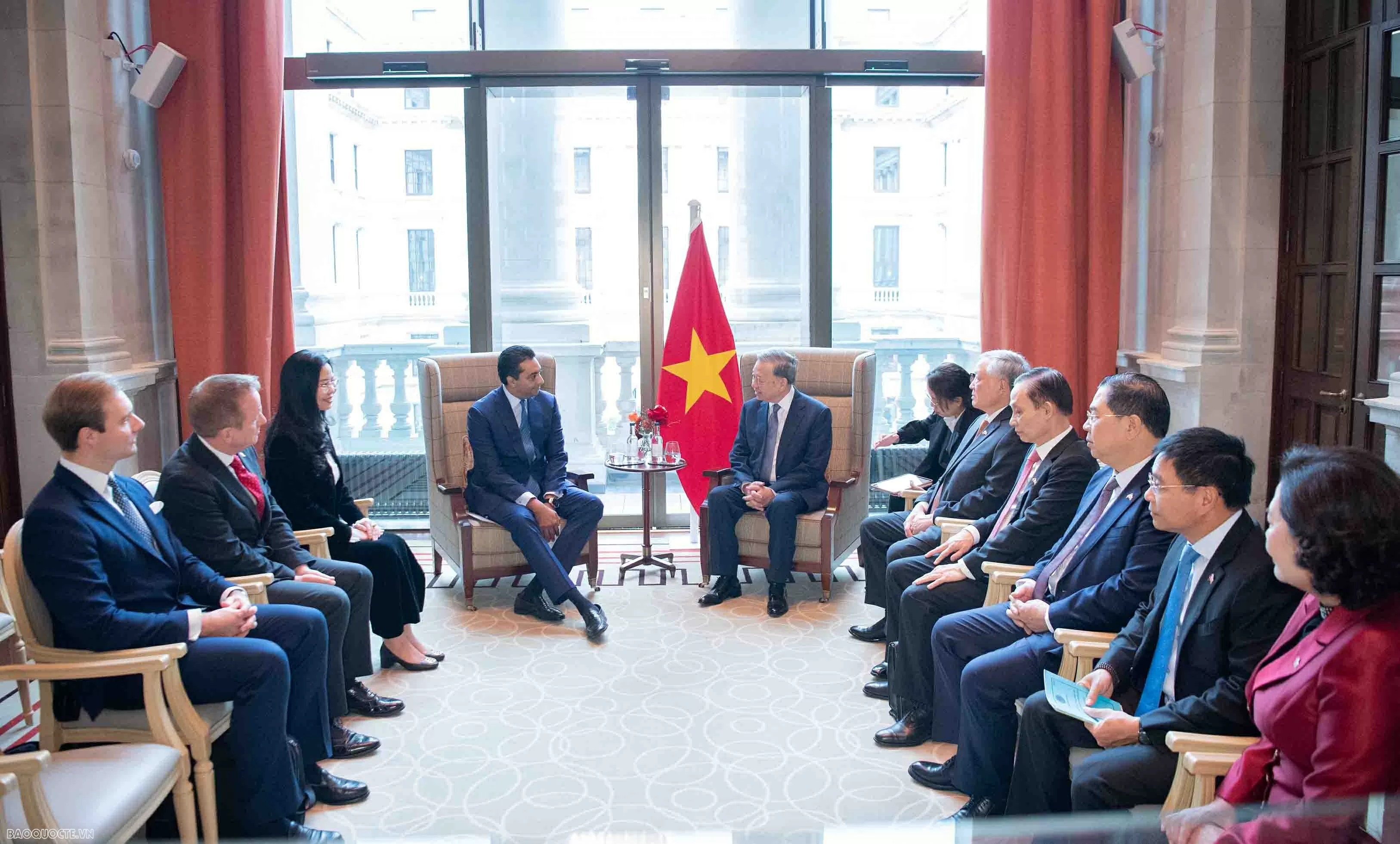 Party chief To Lam receives leading UK corporations, urges Rolls-Royce to expedite the establishment of an engine maintenance centre in Vietnam