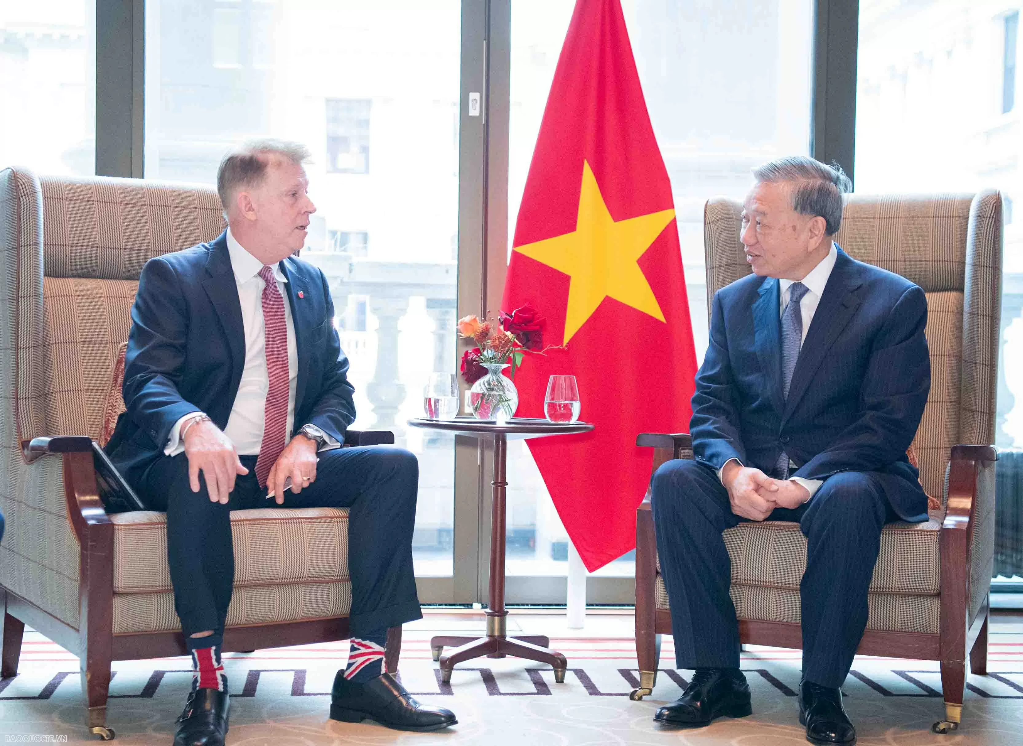 Party chief To Lam receives leading UK corporations, urges Rolls-Royce to expedite the establishment of an engine maintenance centre in Vietnam