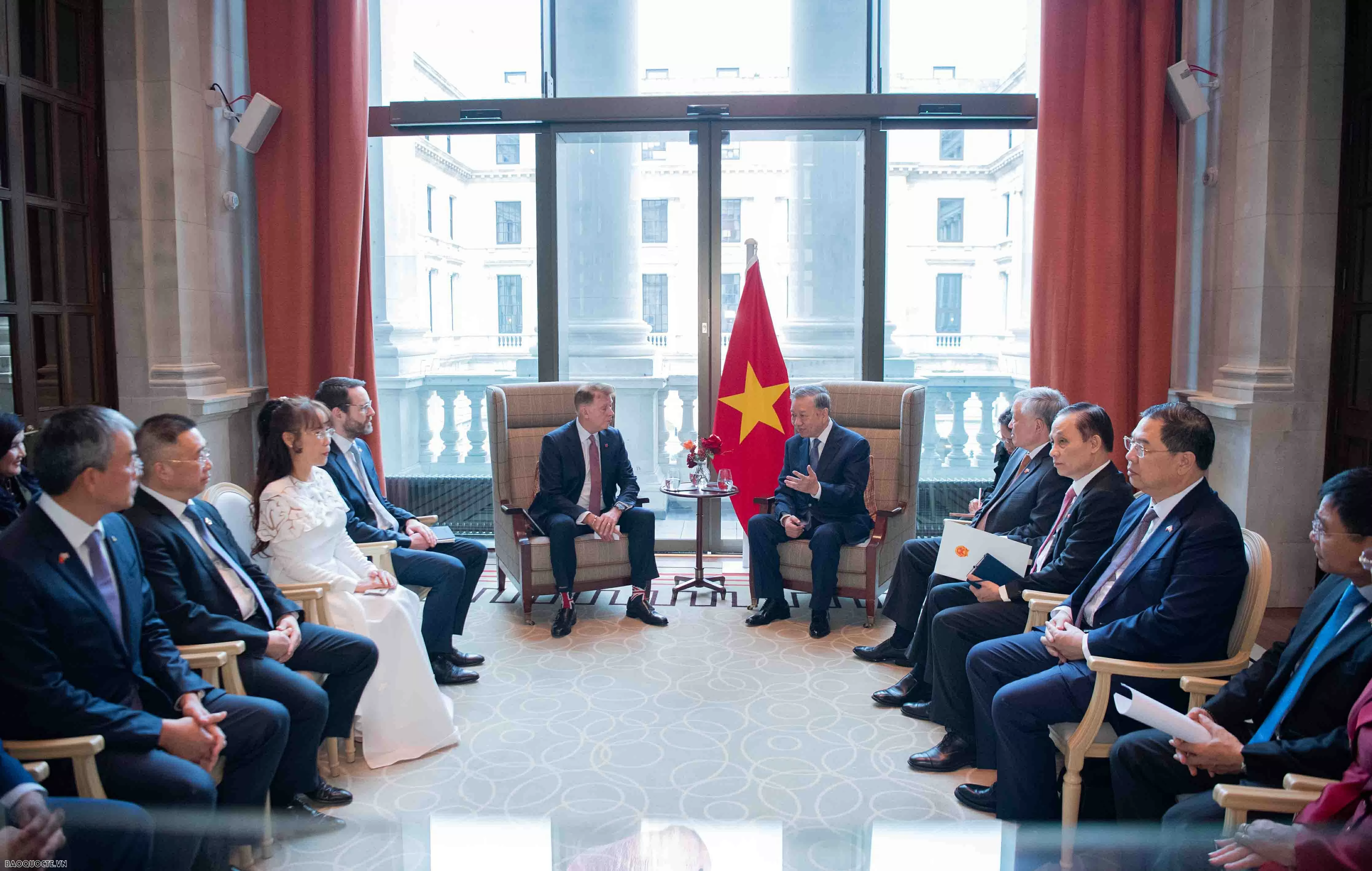 Party chief To Lam receives leading UK corporations, urges Rolls-Royce to expedite the establishment of an engine maintenance centre in Vietnam