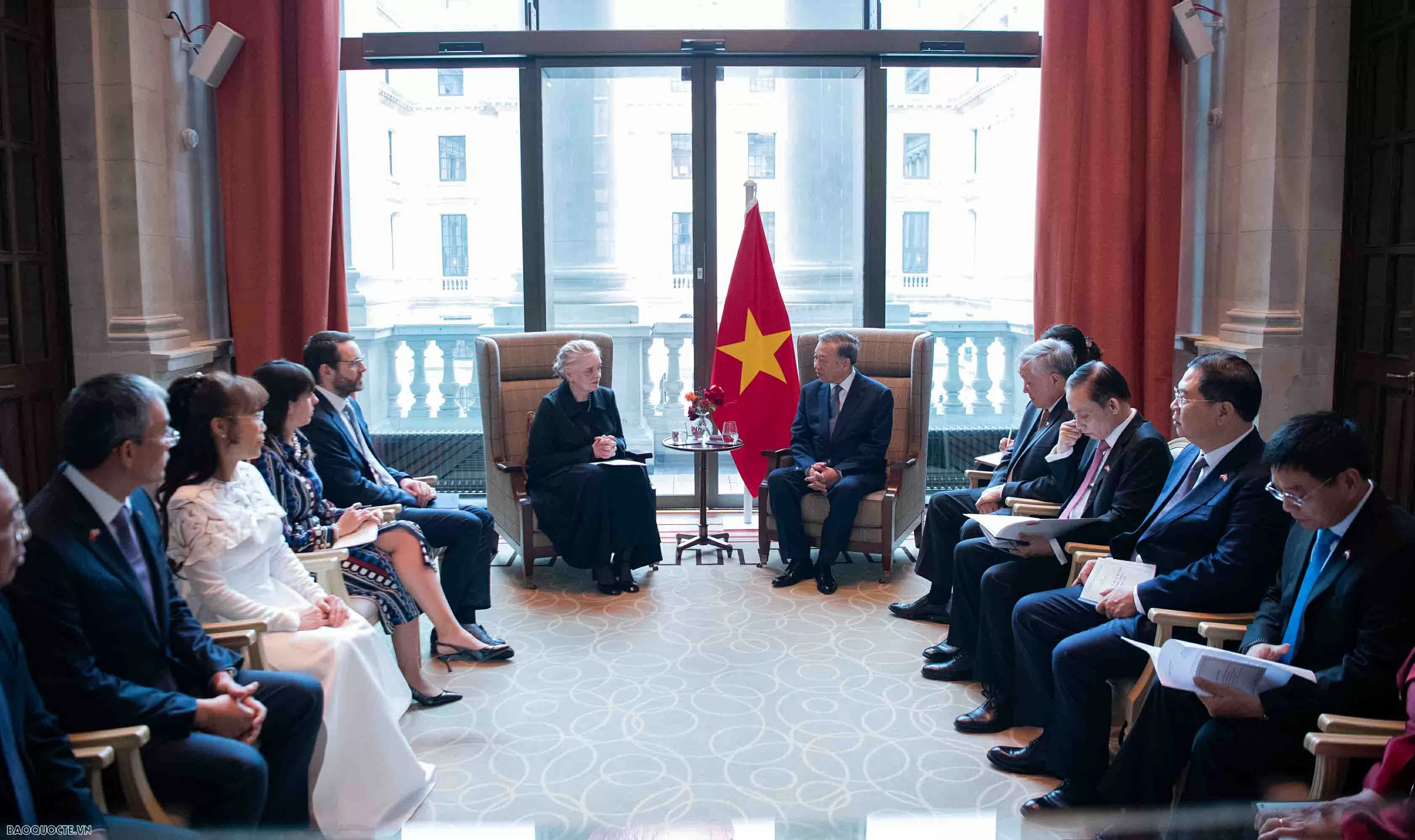 Party chief To Lam receives leading UK corporations, urges Rolls-Royce to expedite the establishment of an engine maintenance centre in Vietnam