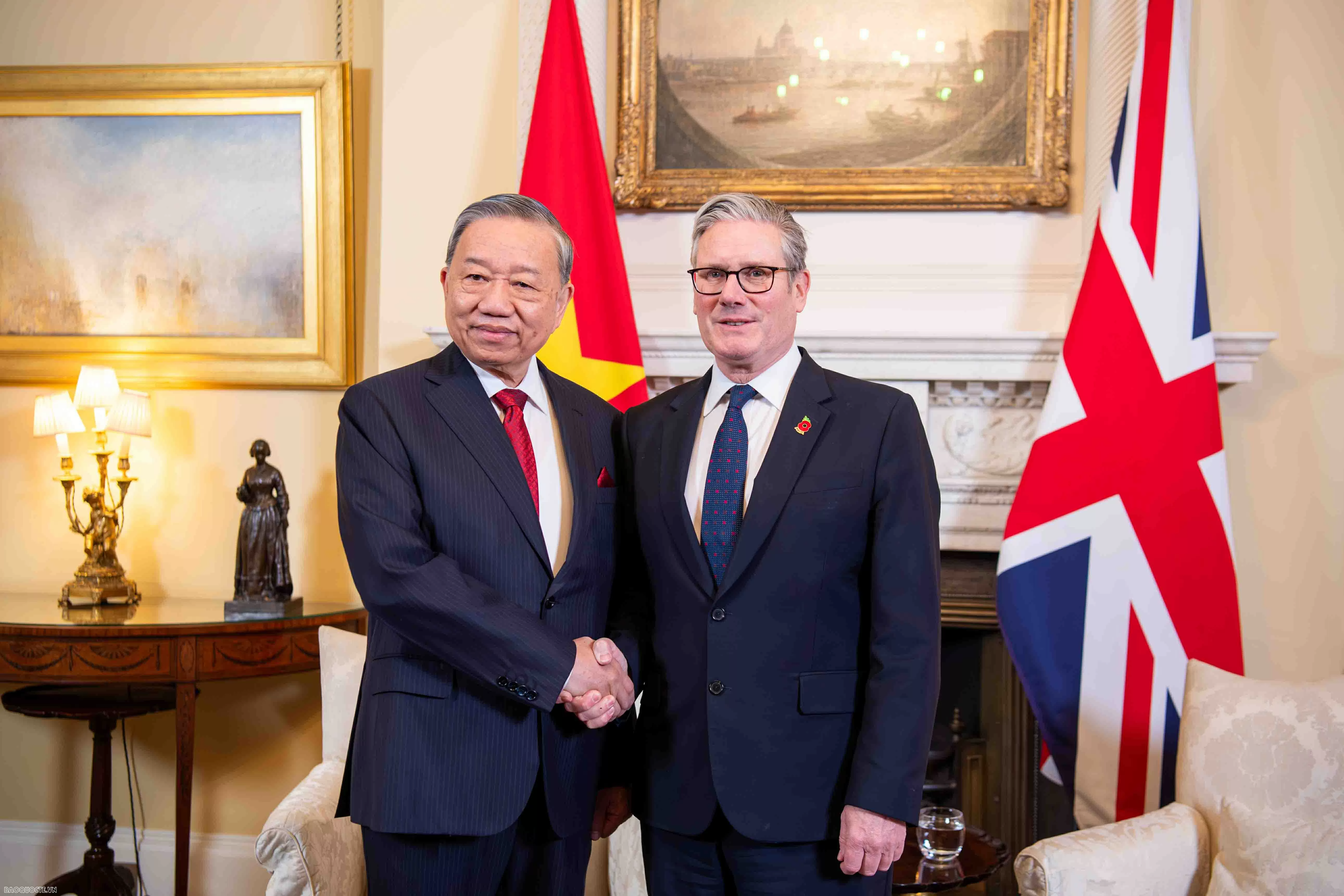 Vietnam, UK adopt Joint declaration on elevation of bilateral ties to comprehensive strategic partnership Vietnam, UK adopt Joint declaration on elevation of bilateral ties to comprehensive strategic partnership