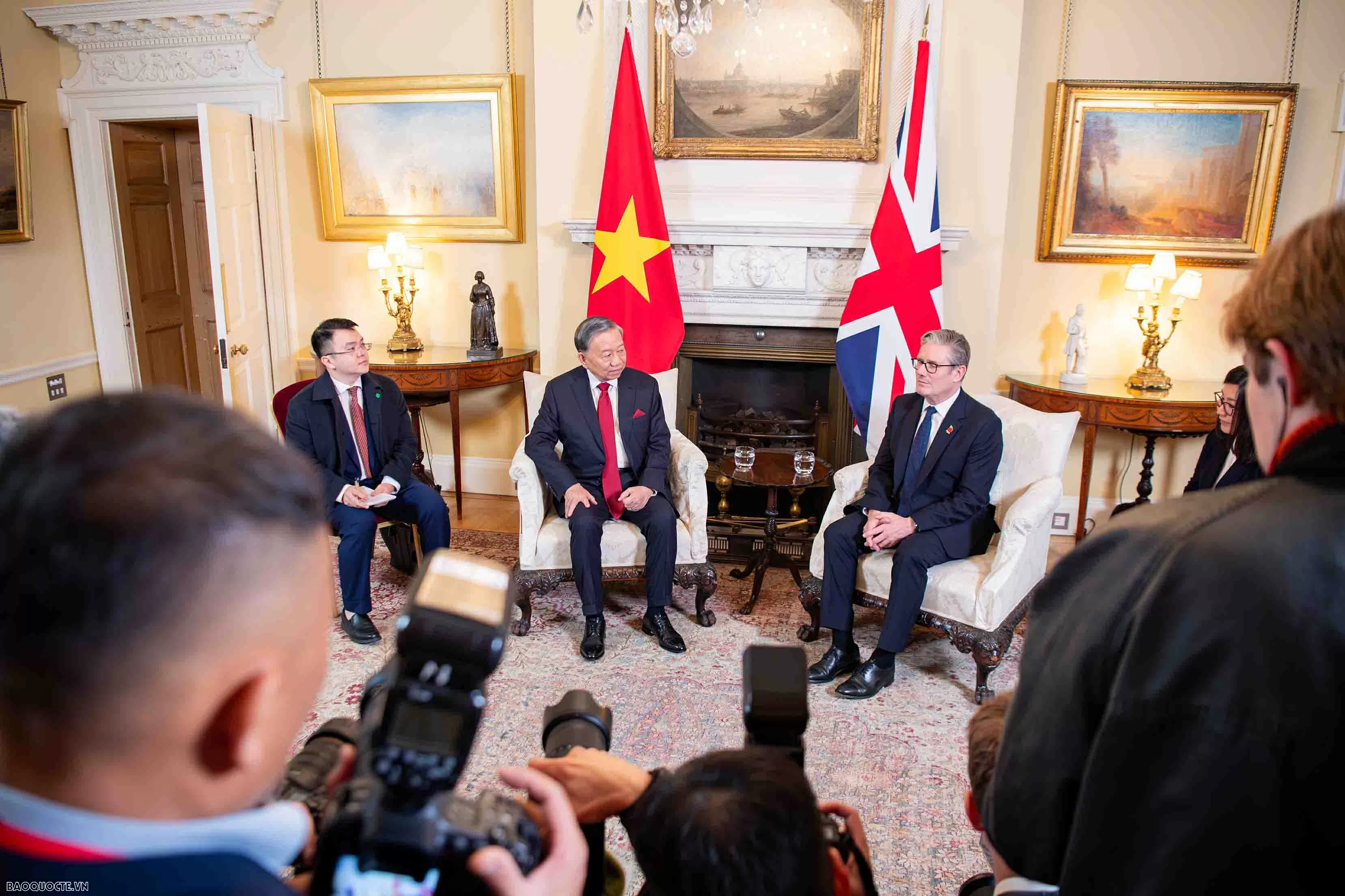 UK Prime Minister Keir Starmer welcomes and holds talks with General Secretary To Lam