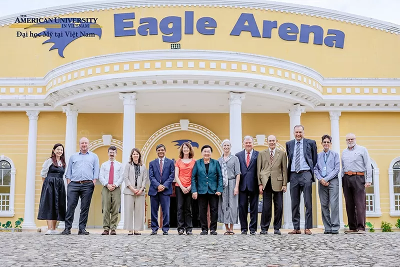 Dr. Thy Binh welcomes delegations of leaders from prestigious partner universities such as Virginia Commonwealth University, Arizona State University, UMKC, Central Michigan University, Portland State University, FIT, and others during annual visits and working sessions.