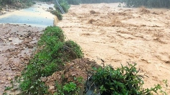 Huế: Lũ xuống dần, tăng cường phòng, tránh tai nạn thương tích đuối nước