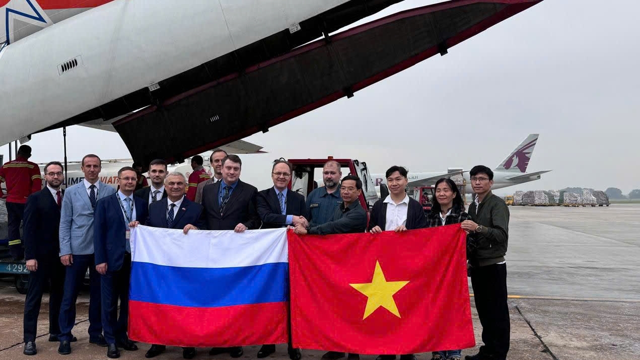 Russia provides emergency aids to people affected by natural disasters in Central Viet Nam