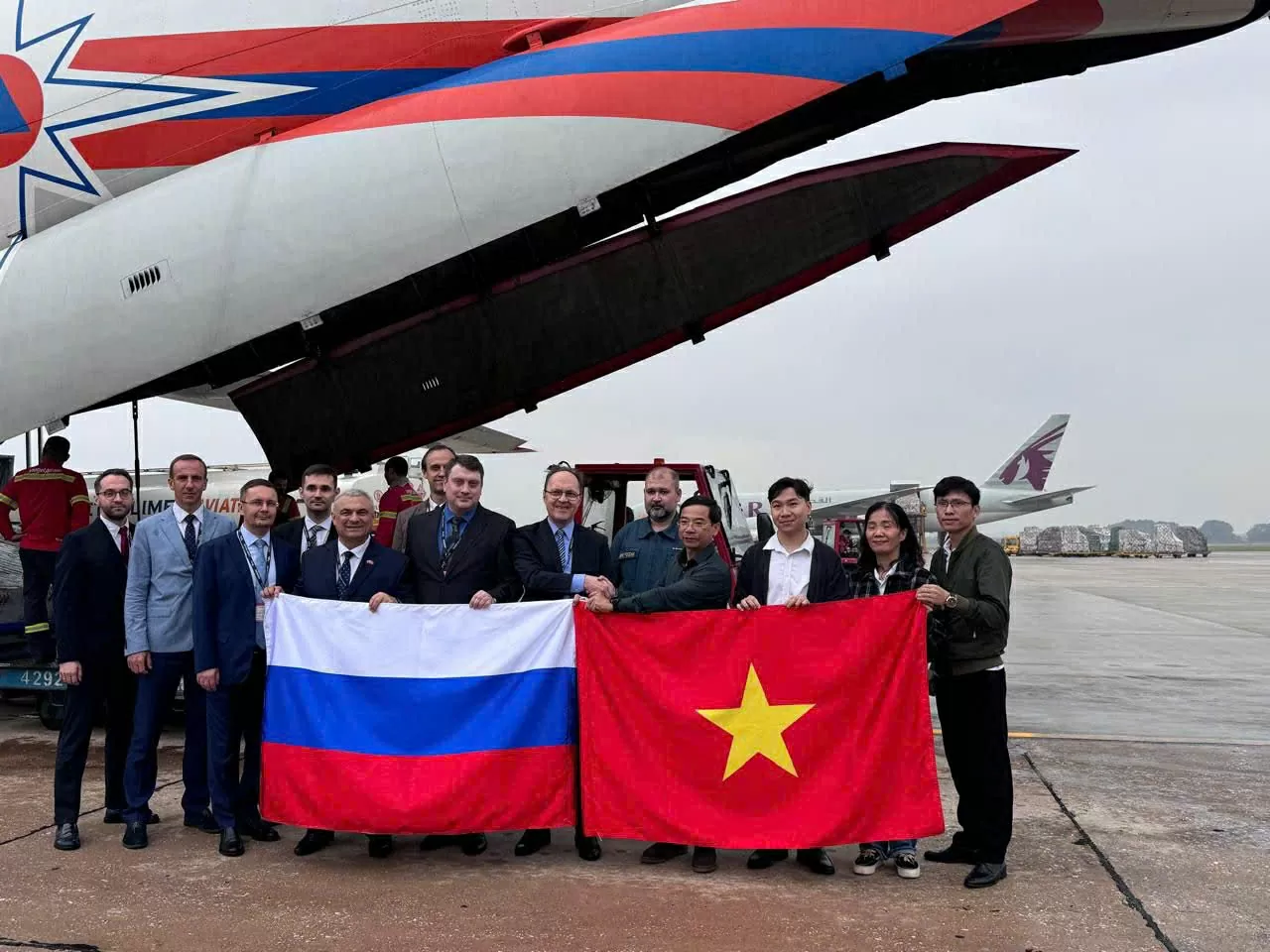 Russia provides emergency aids to people affected by natural disasters in Central Viet Nam