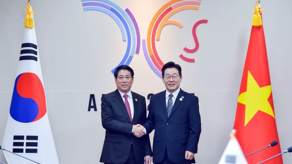President Luong Cuong holds talks with Korean President in Gyeongju city