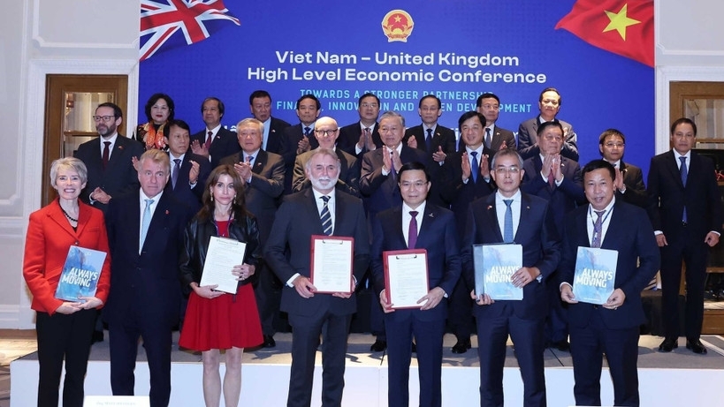 Party chief To Lam attends Vietnam–UK High-level Economic Conference, witnesses signing of cooperation agreements