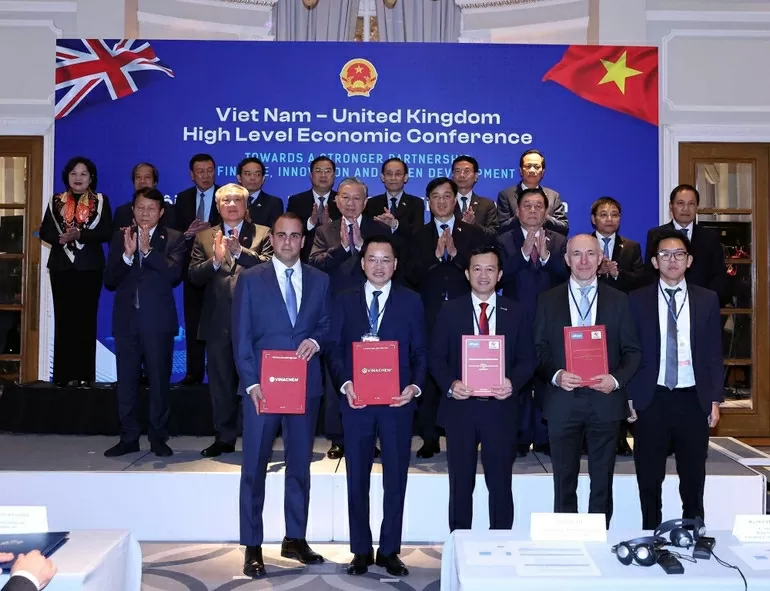 Party chief To Lam attends Vietnam–UK High-level Economic Conference, witnesses signing of cooperation agreements Party chief To Lam attends Vietnam–UK High-level Economic Conference, witnesses signing of cooperation agreements