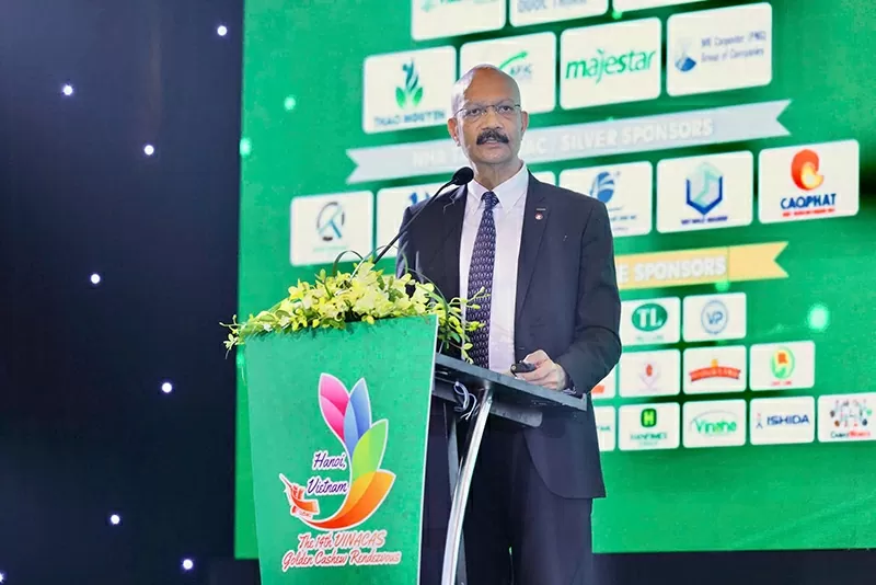 Ông Ashok Krishen, Tổng Giám đốc Ngành hàng Hạt toàn cầu của ofi phát biểu tại Hội nghị Ông Ashok Krishen, Tổng Giám đốc Ngành hàng Hạt toàn cầu của ofi phát biểu tại Hội nghị