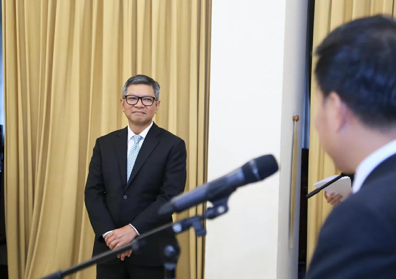 Deputy Foreign Minister presents Friendship Order to Indonesian Ambassador Denny Abdi Deputy Foreign Minister presents Friendship Order to Indonesian Ambassador Denny Abdi