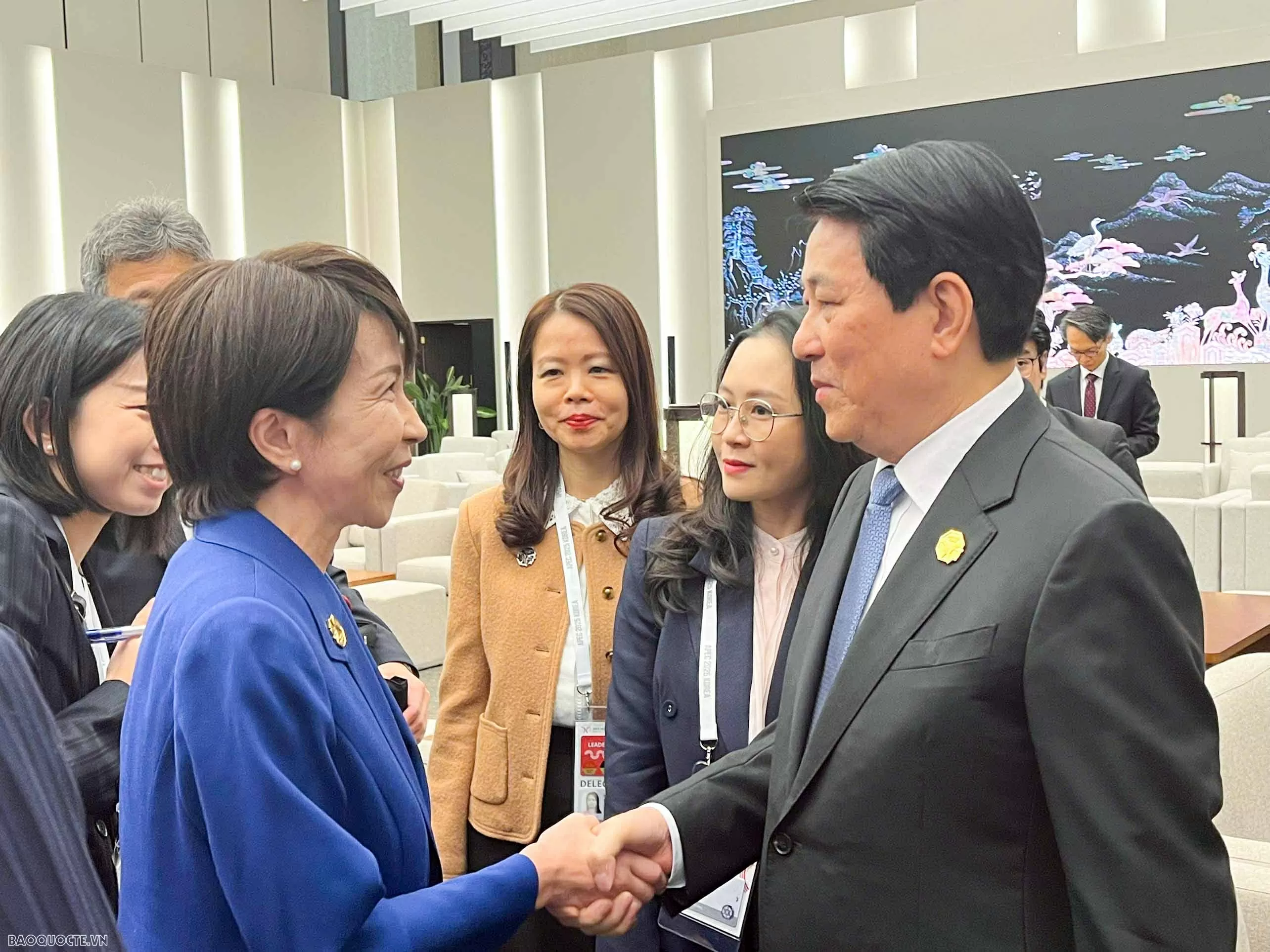 President Luong Cuong meets APEC Leaders in RoK President Luong Cuong meets APEC Leaders in RoK