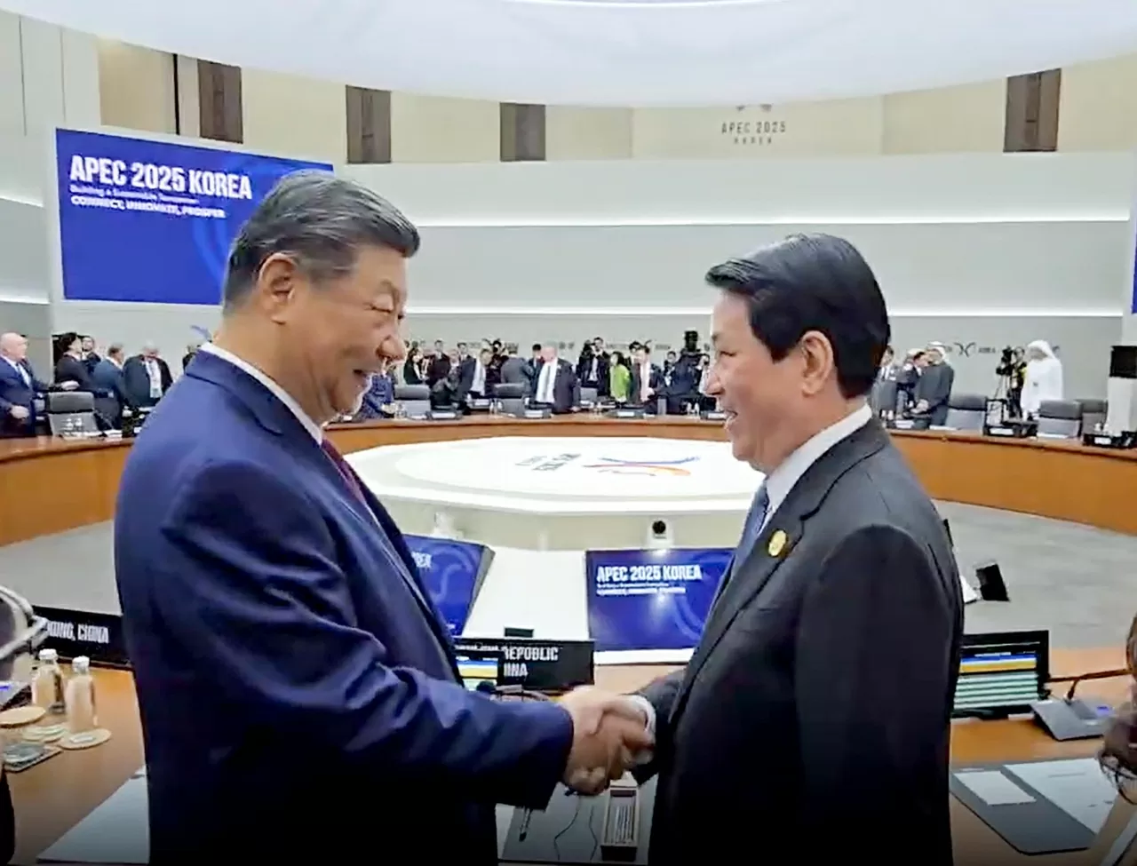 Chủ tịch nước Lương Cường gặp Tổng Bí thư, Chủ tịch nước Trung Quốc Tập Cận Bình.
