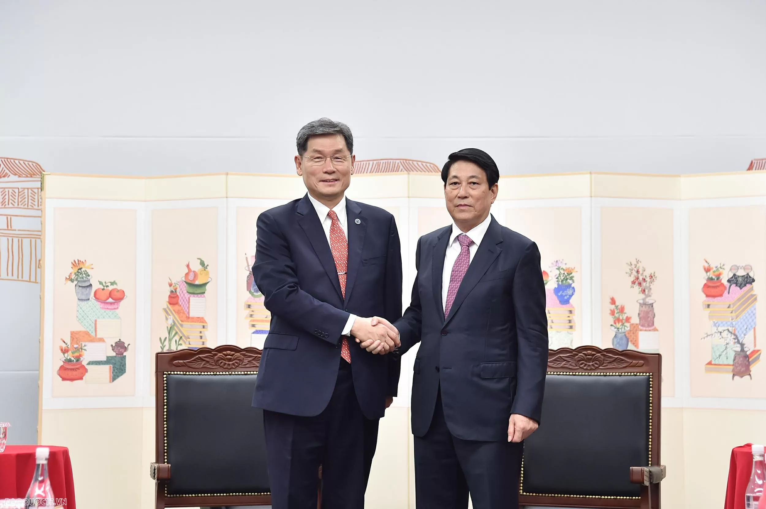 President Luong Cuong meets with Chairman of Korea Foundation for International Exchange, Witnesses Cultural Cooperation Document Exchange