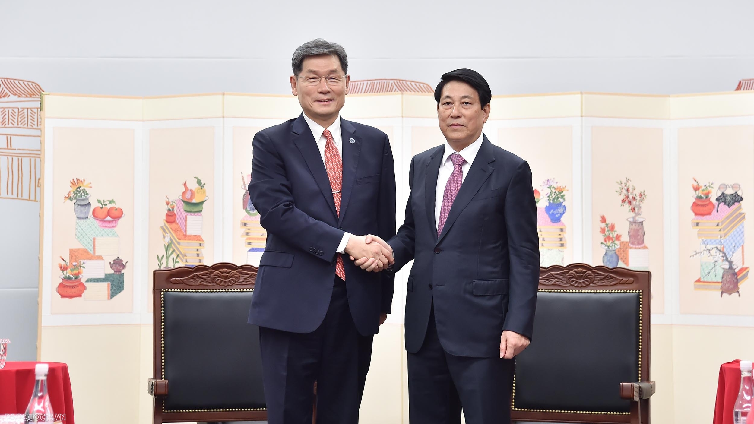 President Luong Cuong meets with Chairman of Korea Foundation for International Exchange, Witnesses Cultural Cooperation Document Exchange