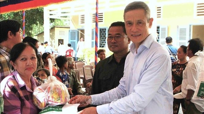 Charitable medical examination and treatment for underprivileged people in Cambodia