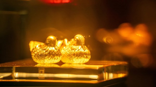 Giá vàng hôm nay 1/3/2026 tăng vọt cuối tuần, nhu cầu trú ẩn an toàn lại 'nóng', khả năng bứt phá lên đỉnh mới?