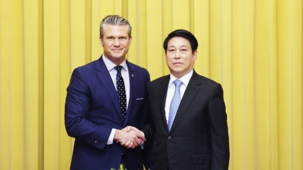 State President Luong Cuong receives US Secretary of War