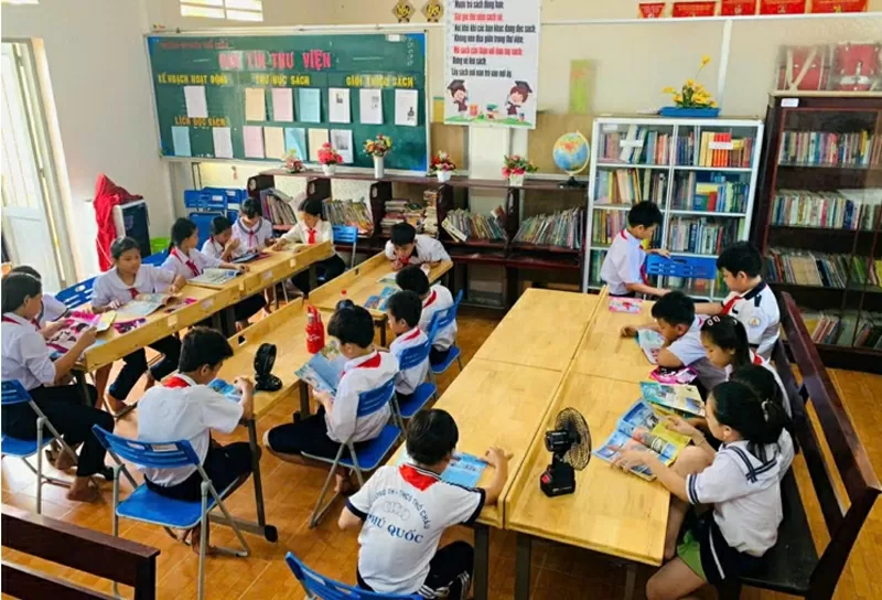 Students of Tho Chau Primary and Secondary School during a self-study session.