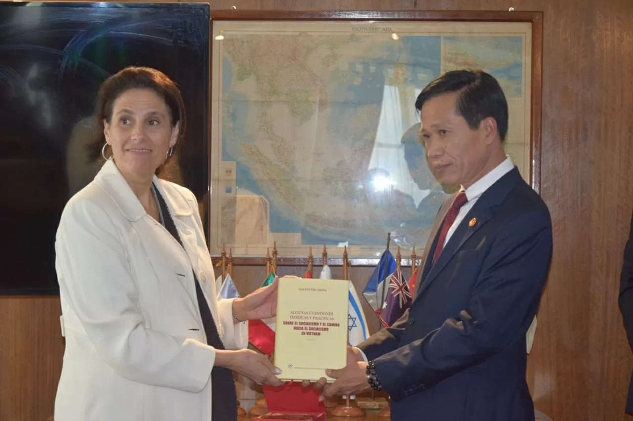 Ho Chi Minh National Academy of Politics and University of Chile deepen friendship and cooperation