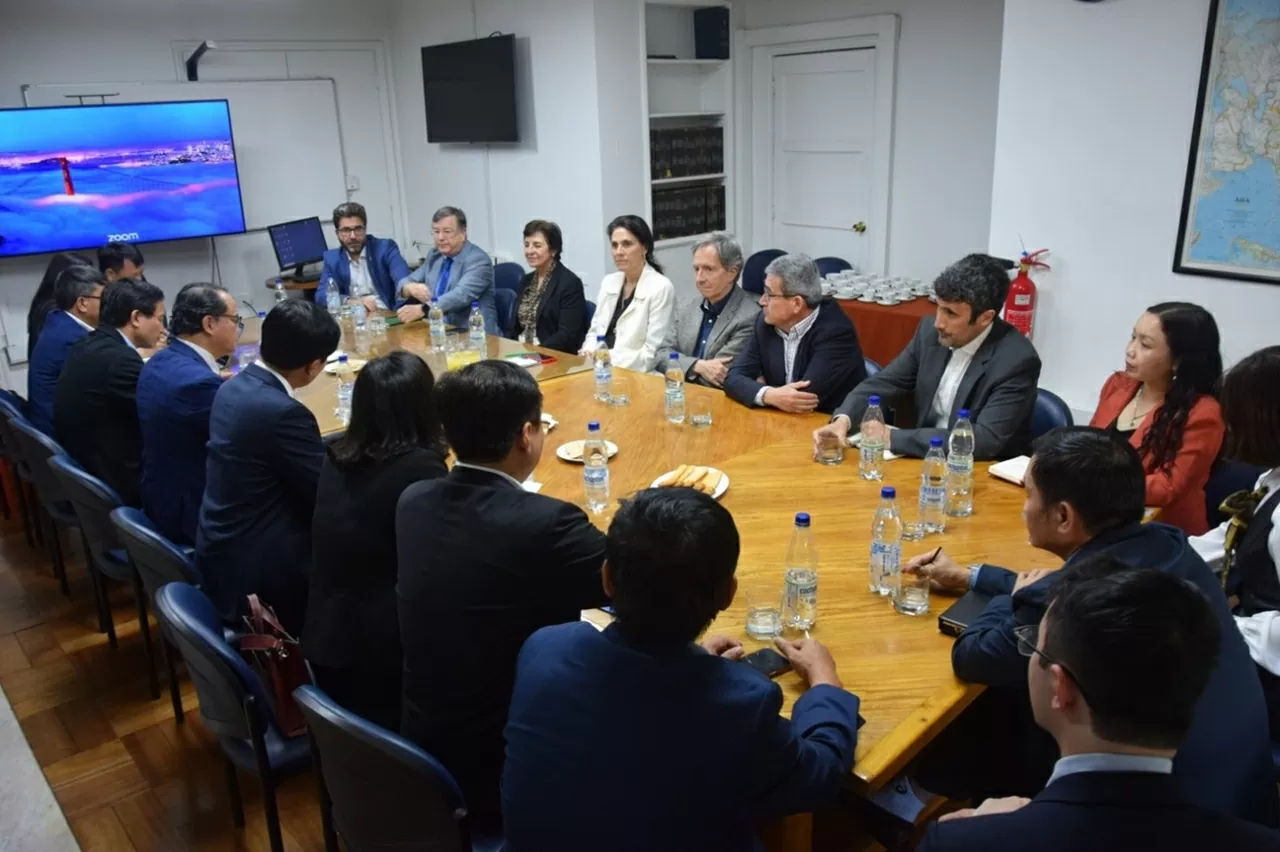 Ho Chi Minh National Academy of Politics and University of Chile deepen friendship and cooperation