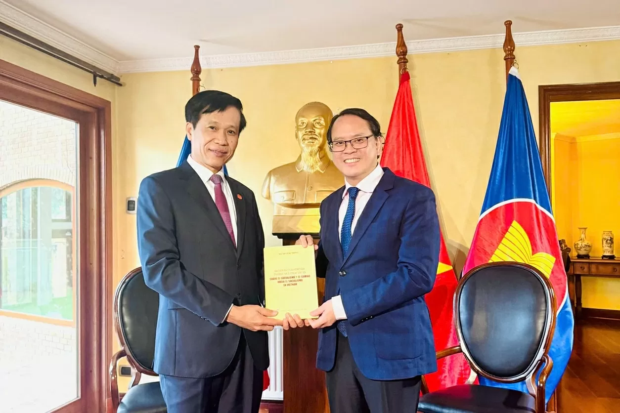 Ho Chi Minh National Academy of Politics and University of Chile deepen friendship and cooperation
