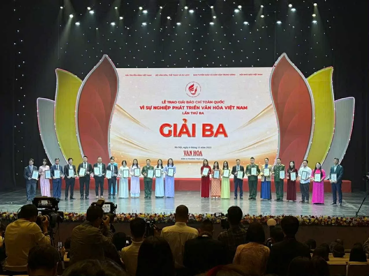 The World and Vietnam Report wins 3rd Prize at the National Press Awards 'For the Development of Vietnamese Culture' 2025 The World and Vietnam Report wins 3rd Prize at the National Press Awards 'For the Development of Vietnamese Culture' 2025