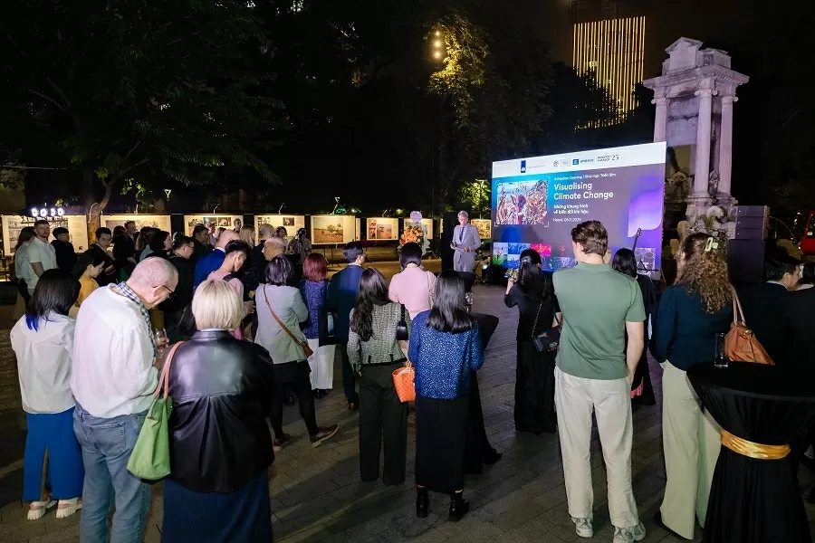 Exhibition tells stories of climate change through the lens of visual storytellers