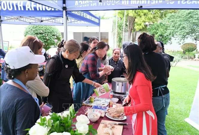 Vietnamese cuisine captivates international friends in South Africa