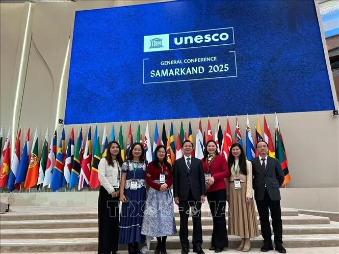 Draft Resolution proposed by Vietnam unanimously adopted by UNESCO General Assembly