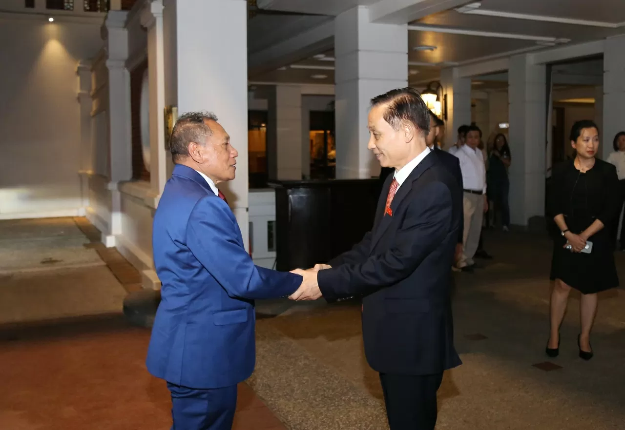Foreign Minister Le Hoai Trung holds talks with Solomon Islands Minister of Foreign Affairs and External Trade Peter Shanel Agovaka