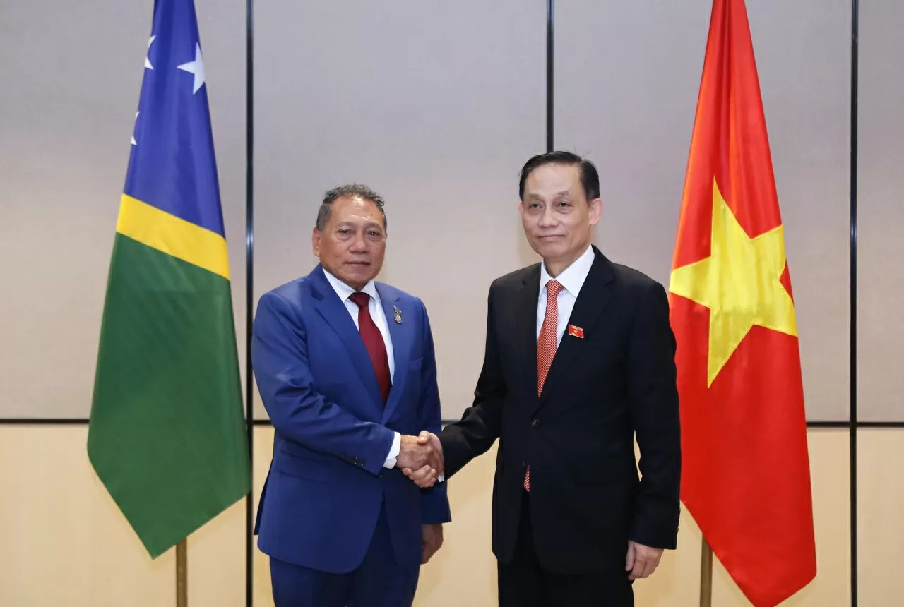 Foreign Minister Le Hoai Trung holds talks with Solomon Islands Minister of Foreign Affairs and External Trade Peter Shanel Agovaka Foreign Minister Le Hoai Trung holds talks with Solomon Islands Minister of Foreign Affairs and External Trade Peter Shanel Agovaka