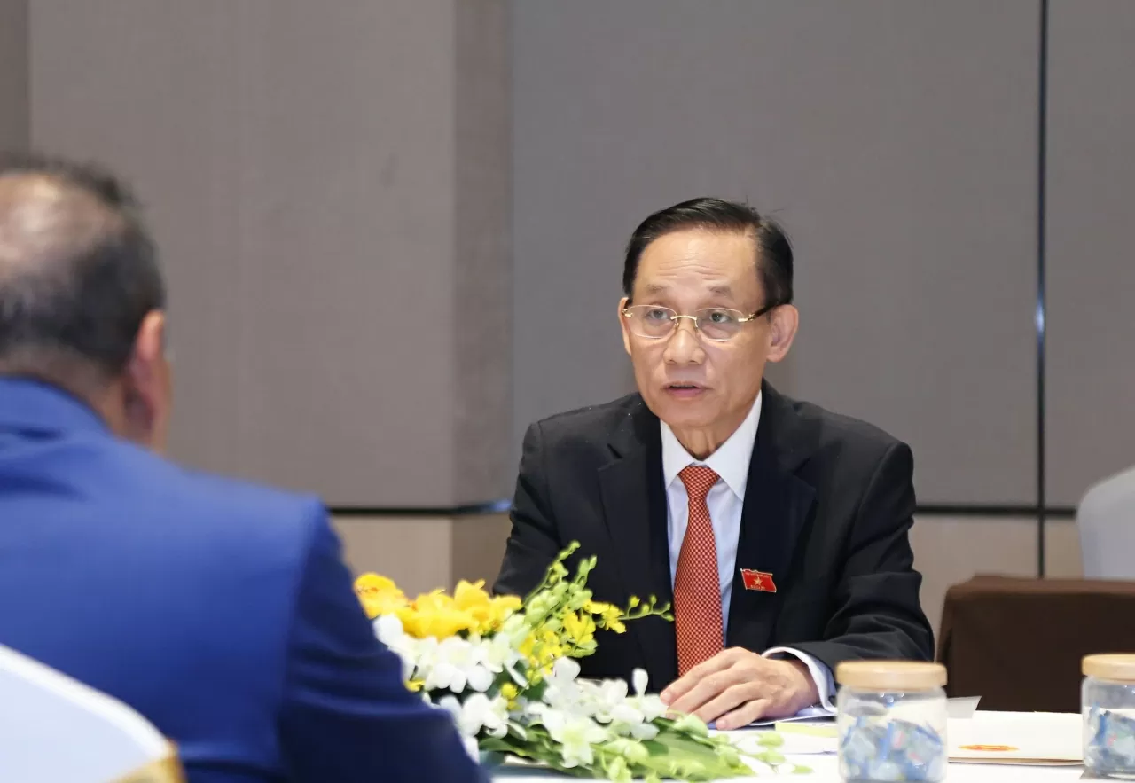 Foreign Minister Le Hoai Trung holds talks with Solomon Islands Minister of Foreign Affairs and External Trade Peter Shanel Agovaka Foreign Minister Le Hoai Trung holds talks with Solomon Islands Minister of Foreign Affairs and External Trade Peter Shanel Agovaka