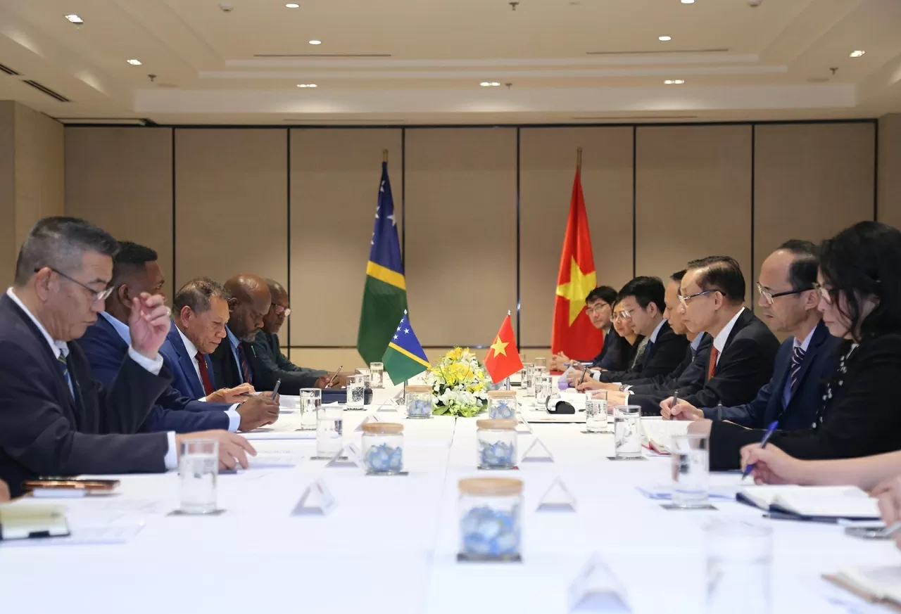 Foreign Minister Le Hoai Trung holds talks with Solomon Islands Minister of Foreign Affairs and External Trade Peter Shanel Agovaka Foreign Minister Le Hoai Trung holds talks with Solomon Islands Minister of Foreign Affairs and External Trade Peter Shanel Agovaka
