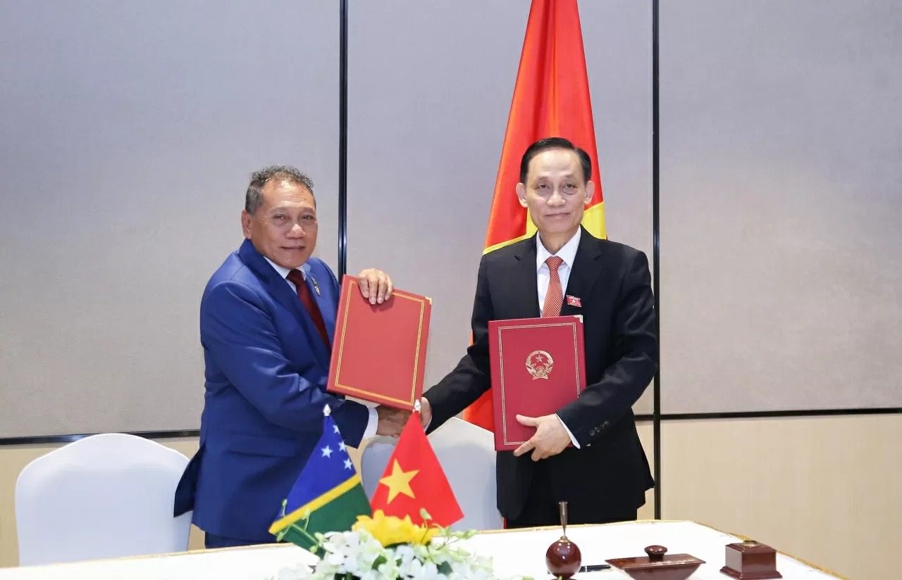 Foreign Minister Le Hoai Trung holds talks with Solomon Islands Minister of Foreign Affairs and External Trade Peter Shanel Agovaka Foreign Minister Le Hoai Trung holds talks with Solomon Islands Minister of Foreign Affairs and External Trade Peter Shanel Agovaka