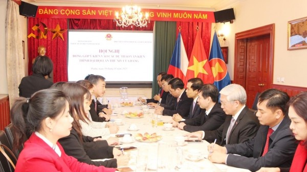 Vietnamese community in the Czech Republic offers practical contributions to the Draft Documents of the 14th Party Congress