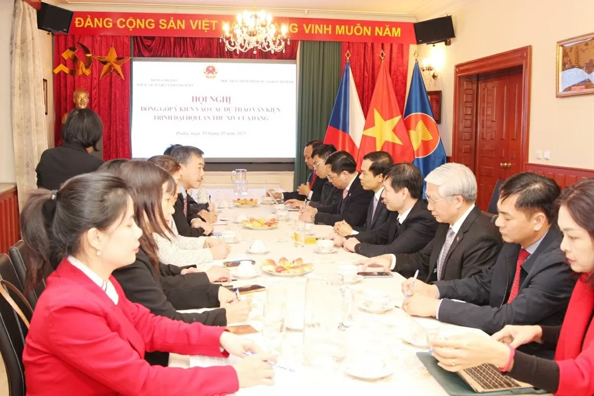 Vietnamese community in the Czech Republic offers practical contributions to the Draft Documents of the 14th Party Congress Vietnamese community in the Czech Republic offers practical contributions to the Draft Documents of the 14th Party Congress