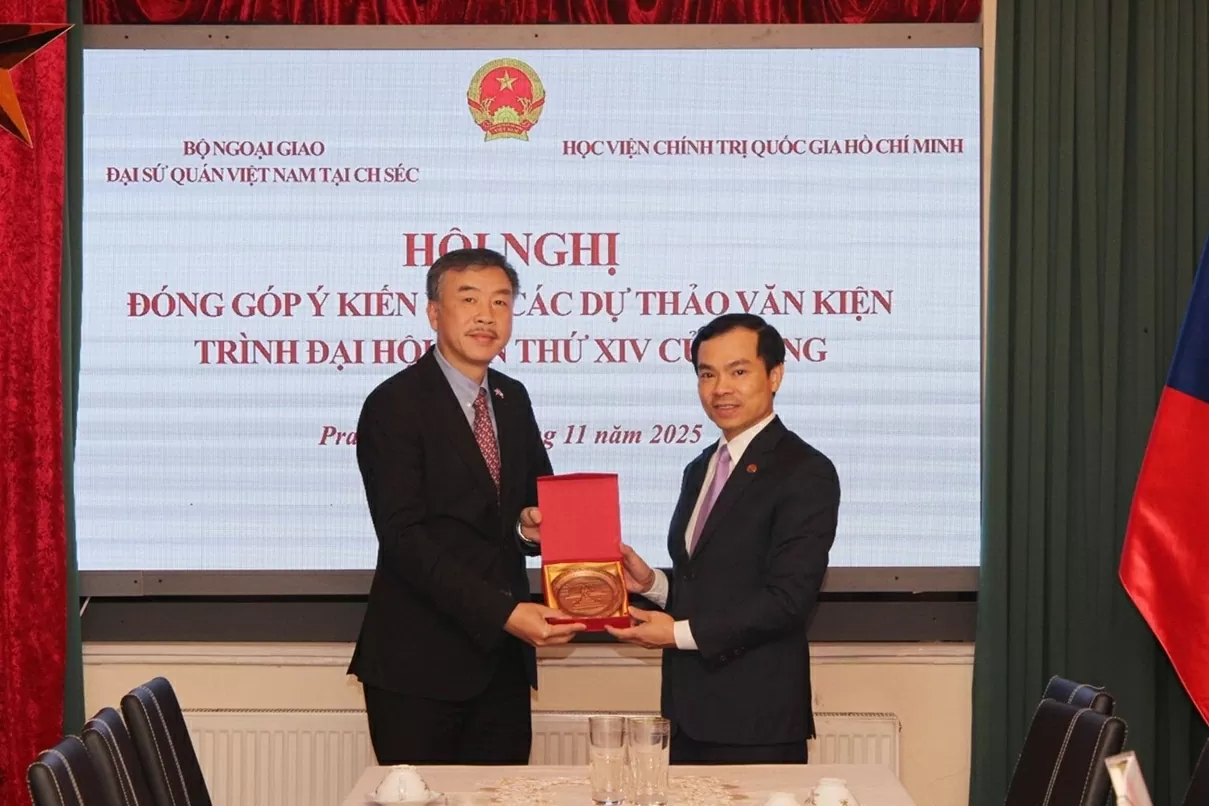 Vietnamese community in the Czech Republic offers practical contributions to the Draft Documents of the 14th Party Congress