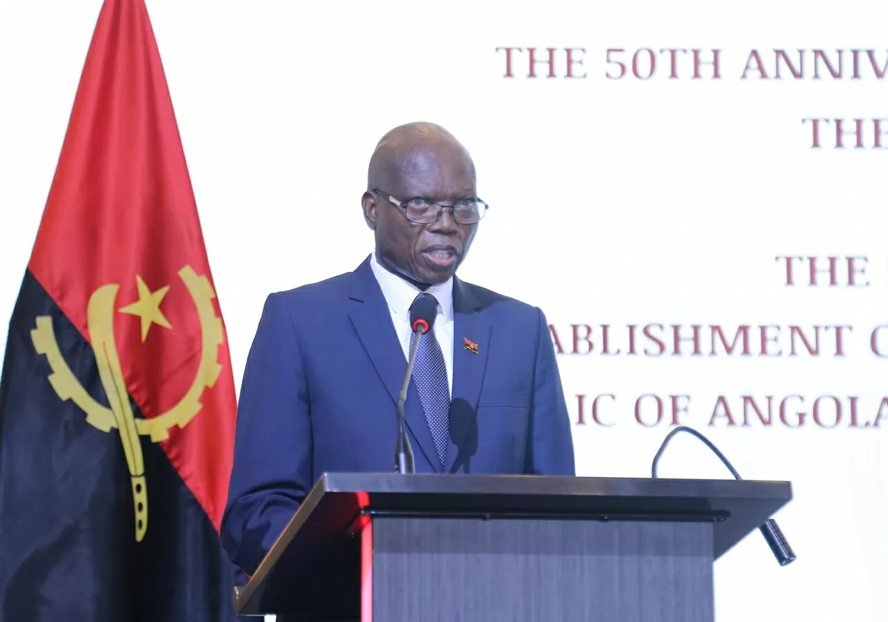 Minister of Foreign Affairs Le Hoai Trung attends Angola's 50th National Day celebration