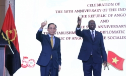Minister of Foreign Affairs Le Hoai Trung attends Angola's 50th National Day celebration