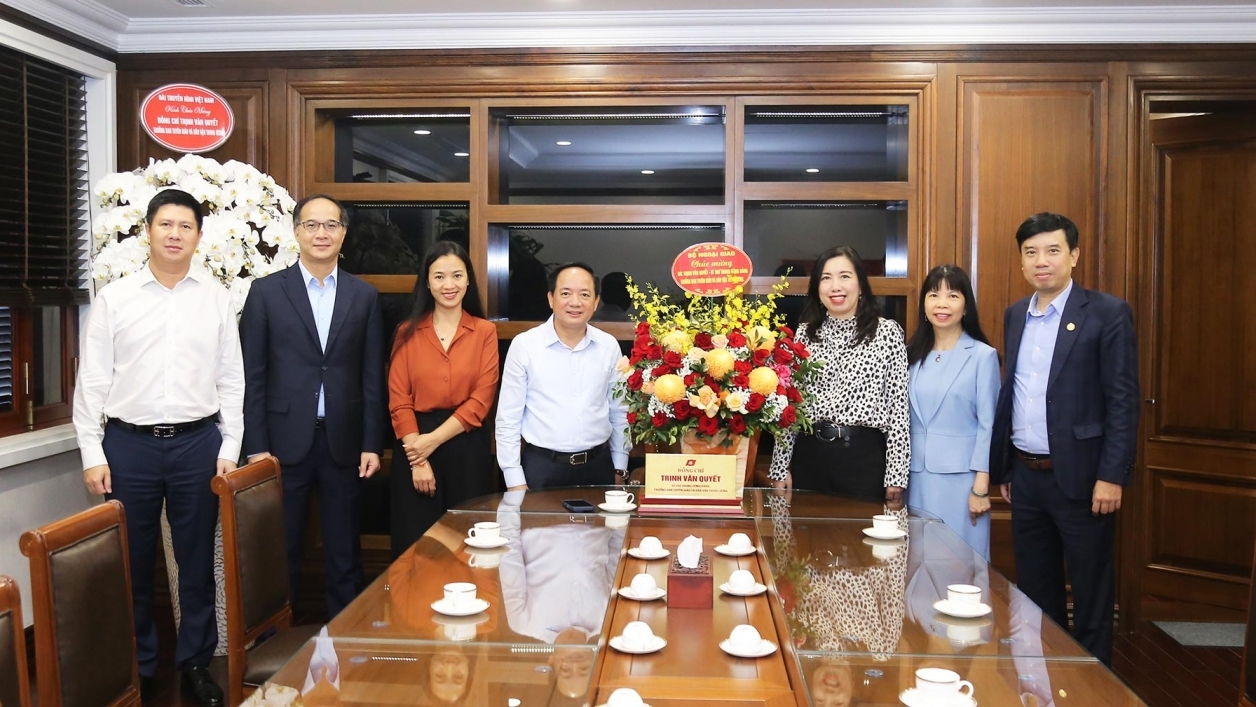 Congratulations extended to new Head of the Commission for Information, Education and Mass Mobilisation Trinh Van Quyet