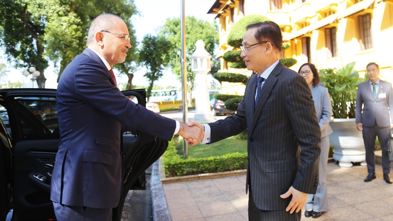 Foreign Minister Le Hoai Trung welcomes Jordanian Deputy PM, Minister of Foreign Affairs and Expatriates Ayman Al Safadi
