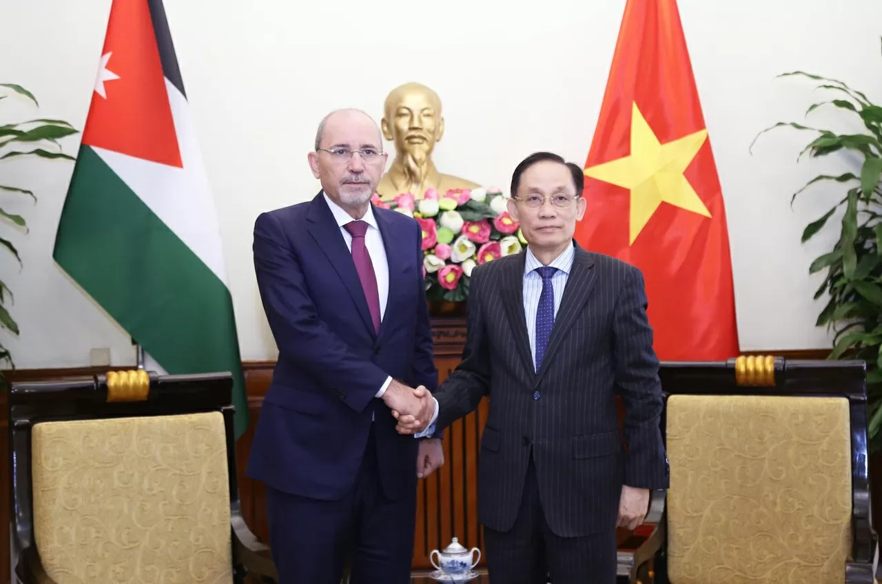 Foreign Minister Le Hoai Trung welcomes Jordanian Deputy PM, Minister of Foreign Affairs and Expatriates Ayman Al Safadi
