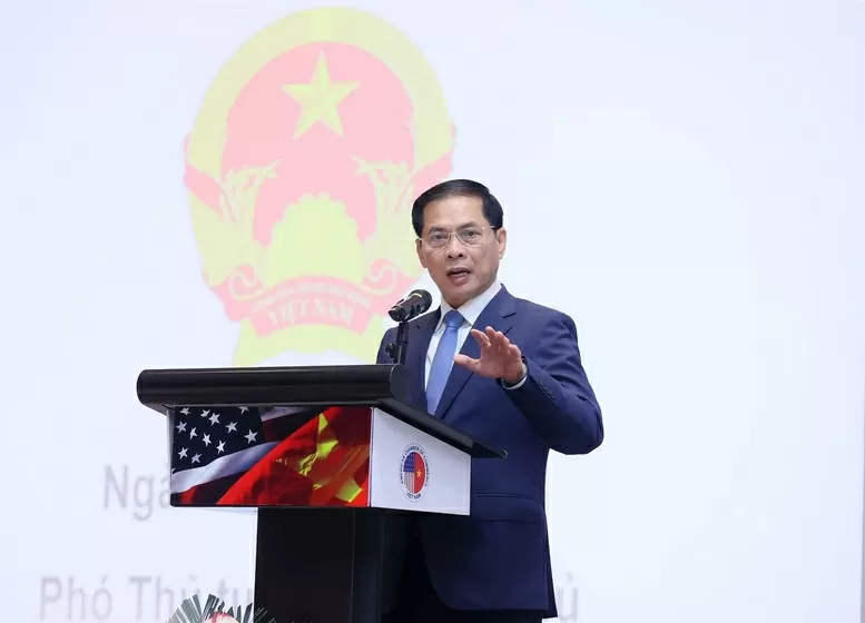 Phó Thủ tướng kêu gọi doanh nghiệp Hoa Kỳ mở rộng đầu tư, đồng hành cùng Việt Nam trong các lĩnh vực bán dẫn, năng lượng sạch Phó Thủ tướng kêu gọi doanh nghiệp Hoa Kỳ mở rộng đầu tư, đồng hành cùng Việt Nam trong các lĩnh vực bán dẫn, năng lượng sạch